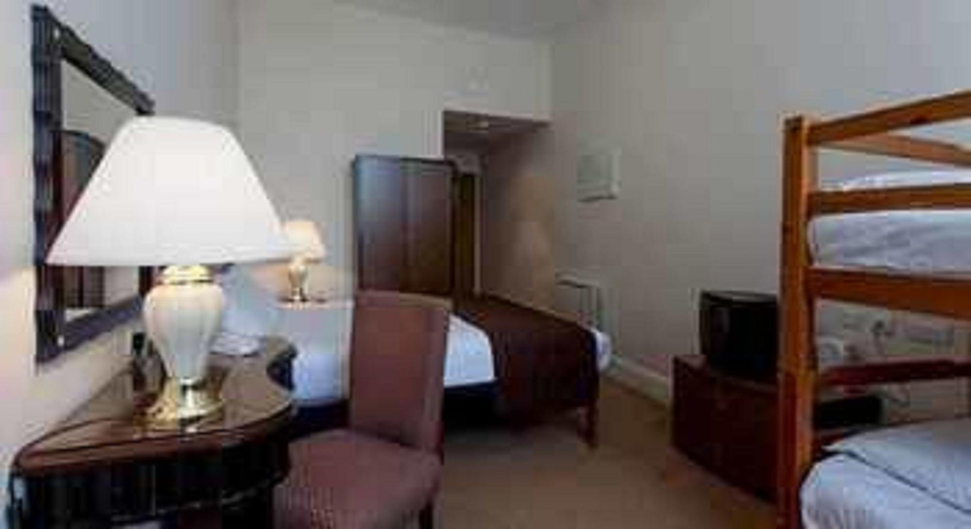 Russ Hill Hotel Crawley  Zewnętrze zdjęcie