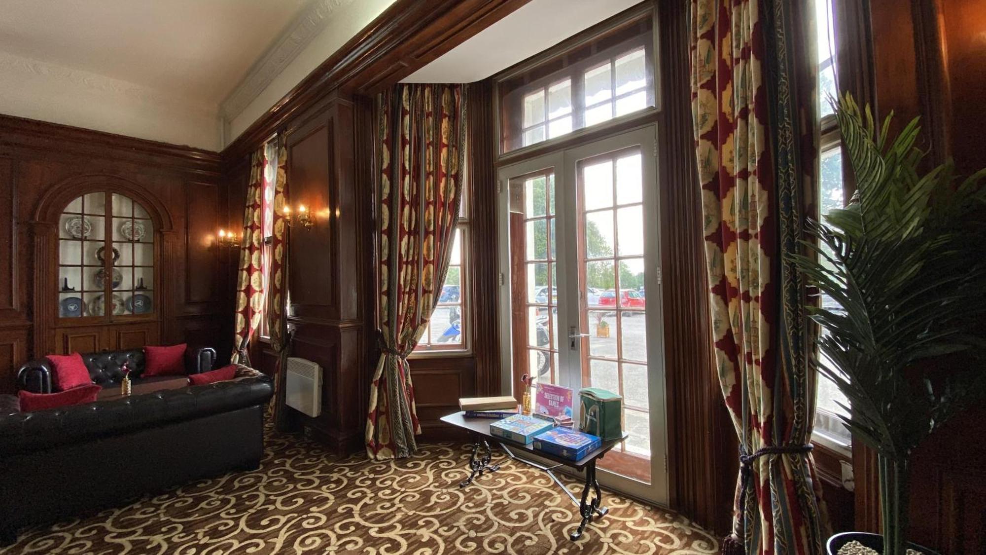 Russ Hill Hotel Charlwood Zewnętrze zdjęcie
